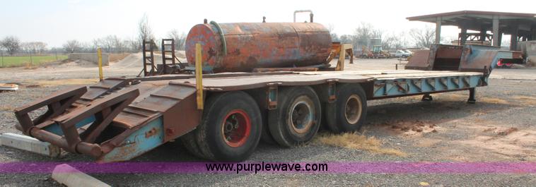 image for item AK9628 1976 Fruehauf triple axle step deck trailer