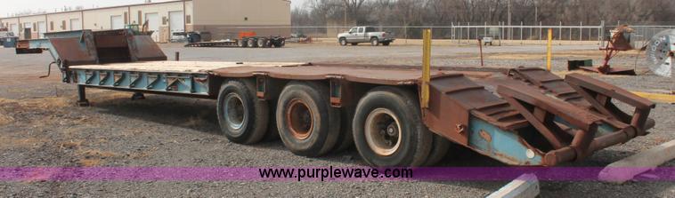 image for item AK9628 1976 Fruehauf triple axle step deck trailer