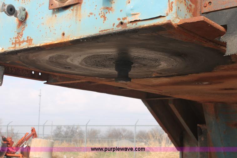 image for item AK9628 1976 Fruehauf triple axle step deck trailer