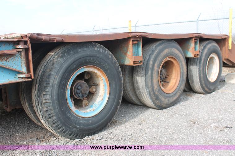 image for item AK9628 1976 Fruehauf triple axle step deck trailer