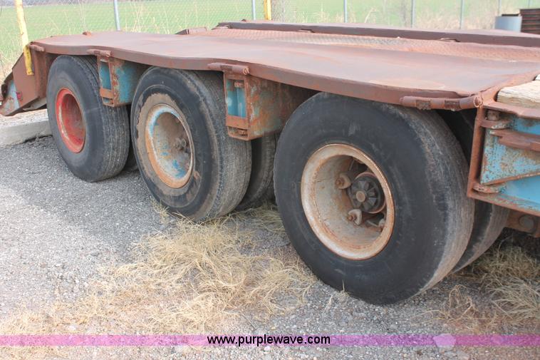 image for item AK9628 1976 Fruehauf triple axle step deck trailer