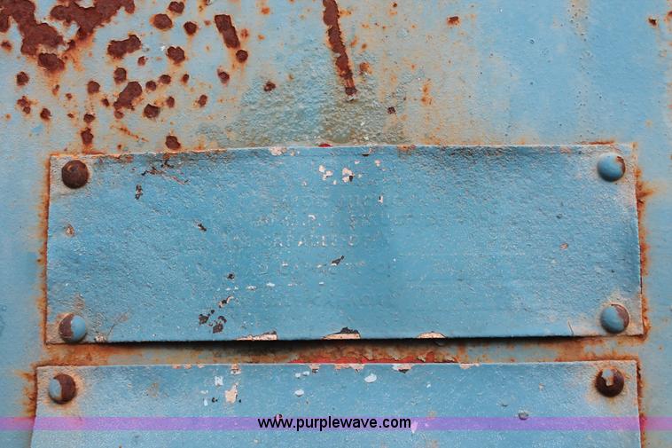 image for item AK9628 1976 Fruehauf triple axle step deck trailer