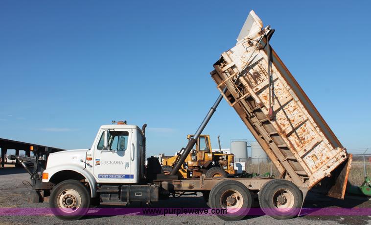 image for item AK9640 1997 International 4900 dump truck