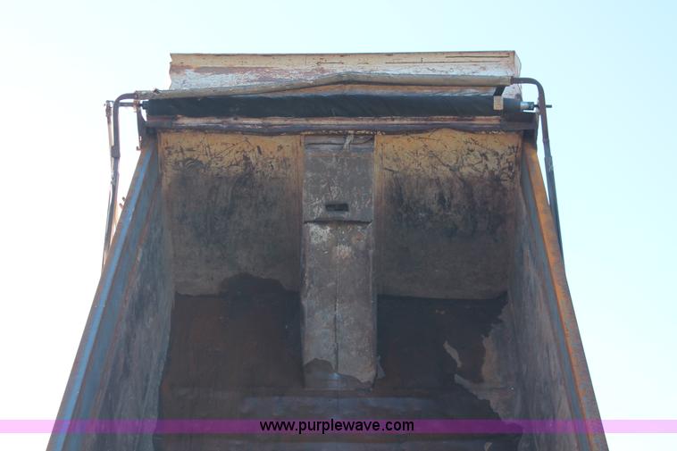 image for item AK9640 1997 International 4900 dump truck