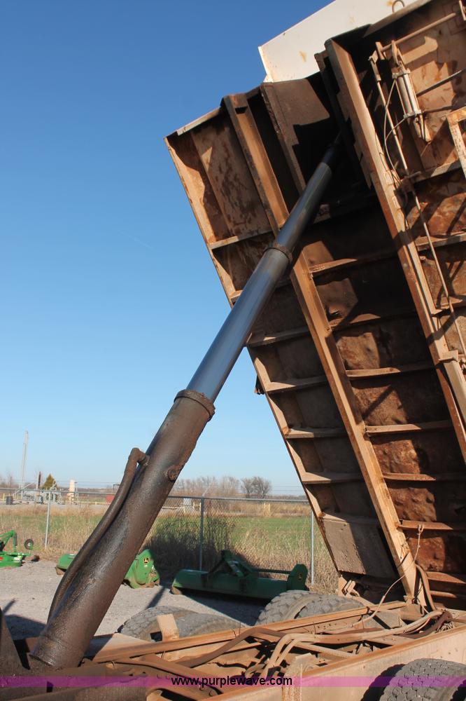 image for item AK9640 1997 International 4900 dump truck