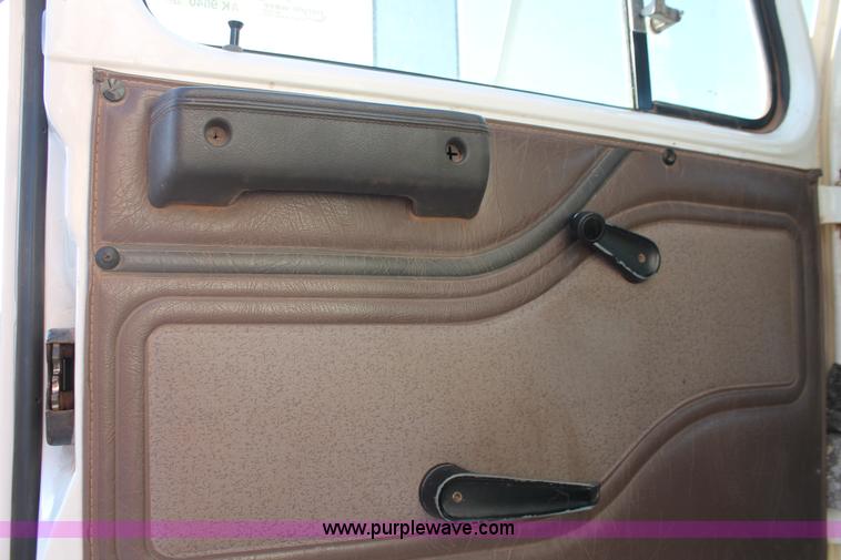 image for item AK9640 1997 International 4900 dump truck