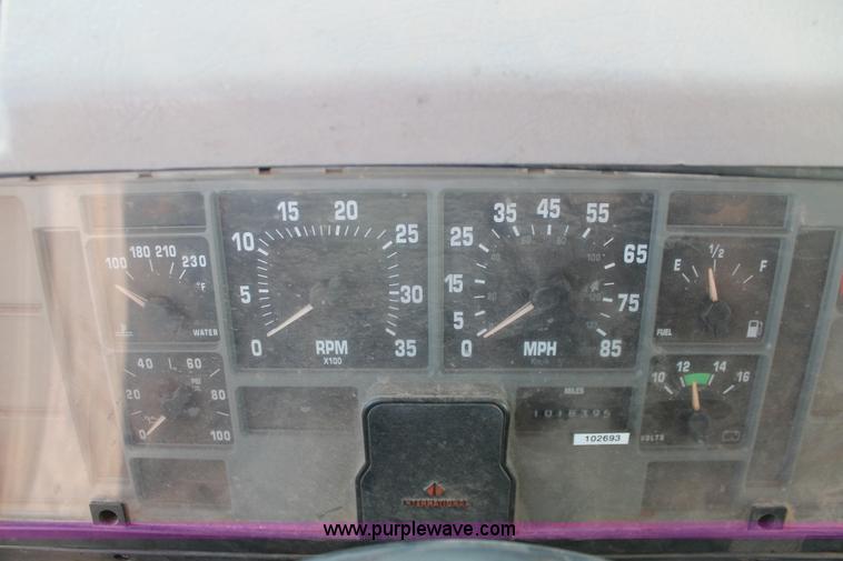 image for item AK9640 1997 International 4900 dump truck