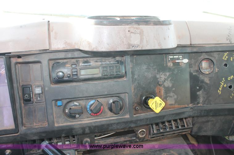 image for item AK9640 1997 International 4900 dump truck