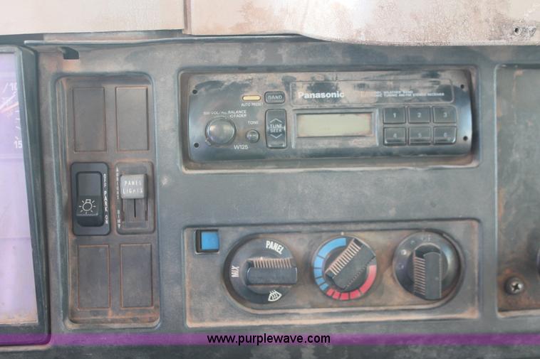 image for item AK9640 1997 International 4900 dump truck