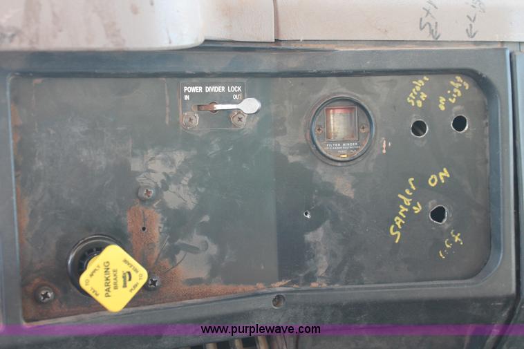 image for item AK9640 1997 International 4900 dump truck