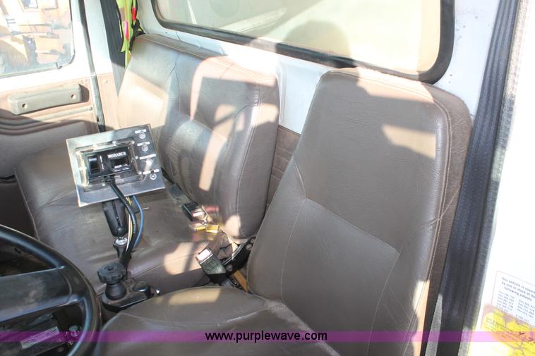 image for item AK9640 1997 International 4900 dump truck