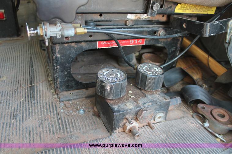 image for item AK9640 1997 International 4900 dump truck