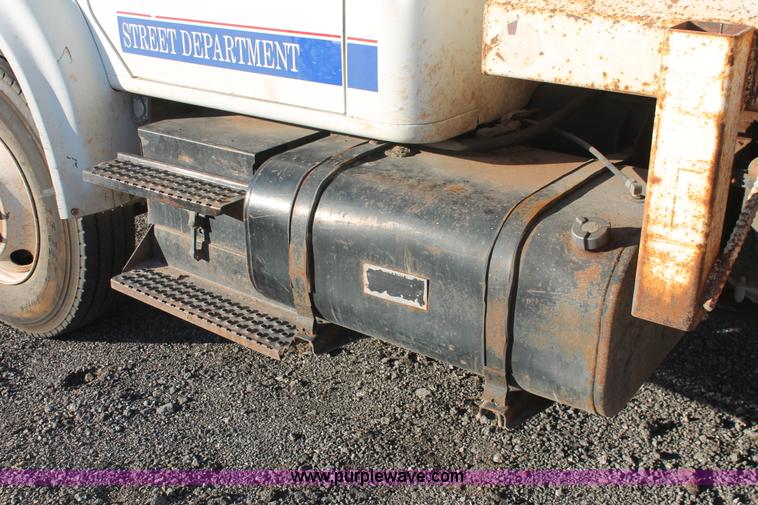 image for item AK9640 1997 International 4900 dump truck