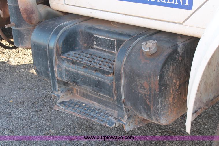 image for item AK9640 1997 International 4900 dump truck