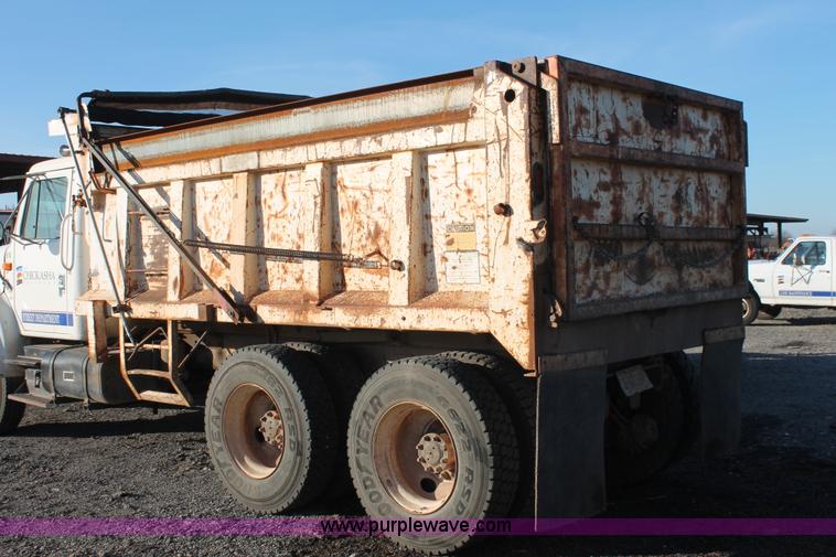 image for item AK9640 1997 International 4900 dump truck