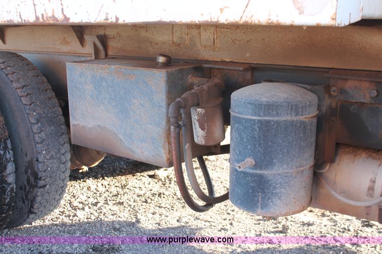 image for item AK9640 1997 International 4900 dump truck