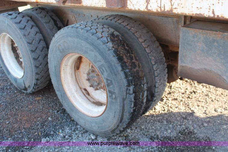 image for item AK9640 1997 International 4900 dump truck