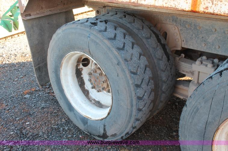 image for item AK9640 1997 International 4900 dump truck