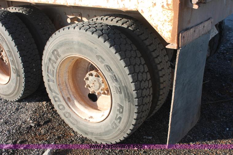 image for item AK9640 1997 International 4900 dump truck