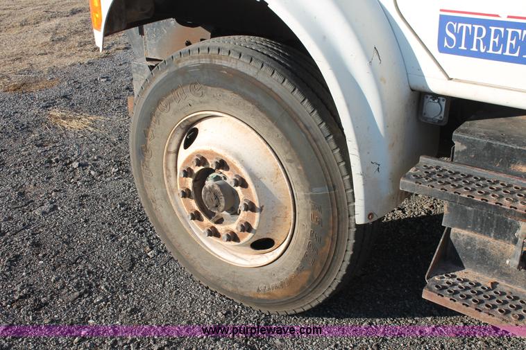 image for item AK9640 1997 International 4900 dump truck