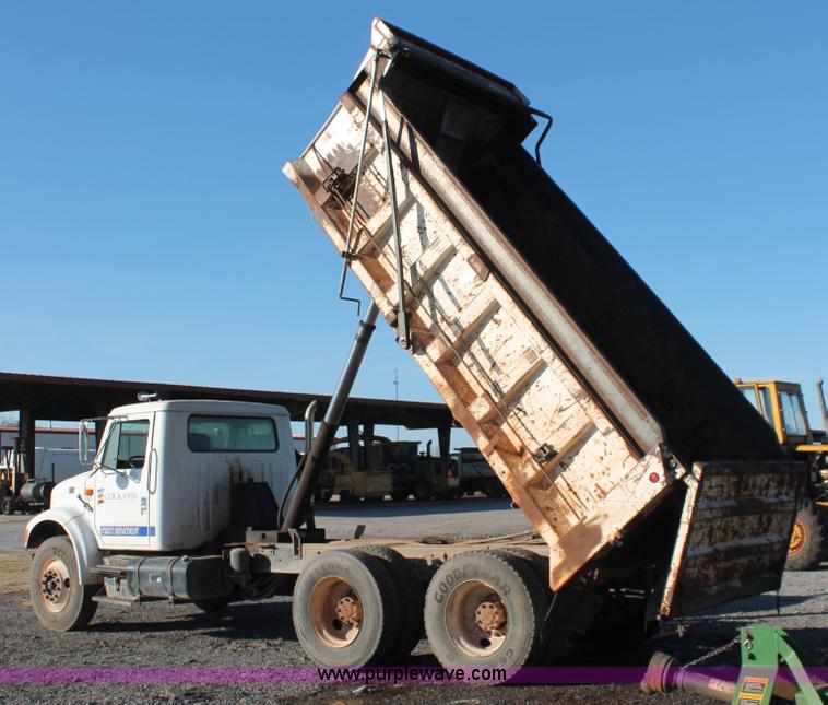 image for item AK9641 2000 International 4900 dump truck