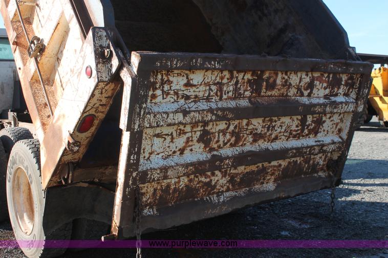 image for item AK9641 2000 International 4900 dump truck