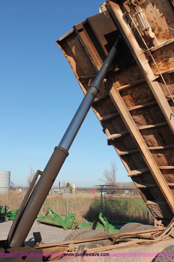 image for item AK9641 2000 International 4900 dump truck