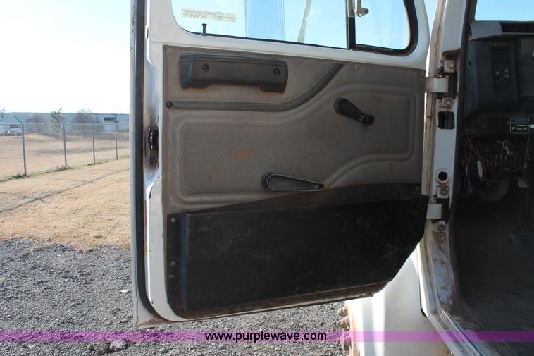 image for item AK9641 2000 International 4900 dump truck