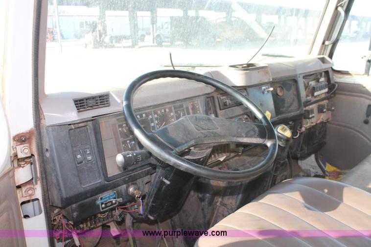 image for item AK9641 2000 International 4900 dump truck