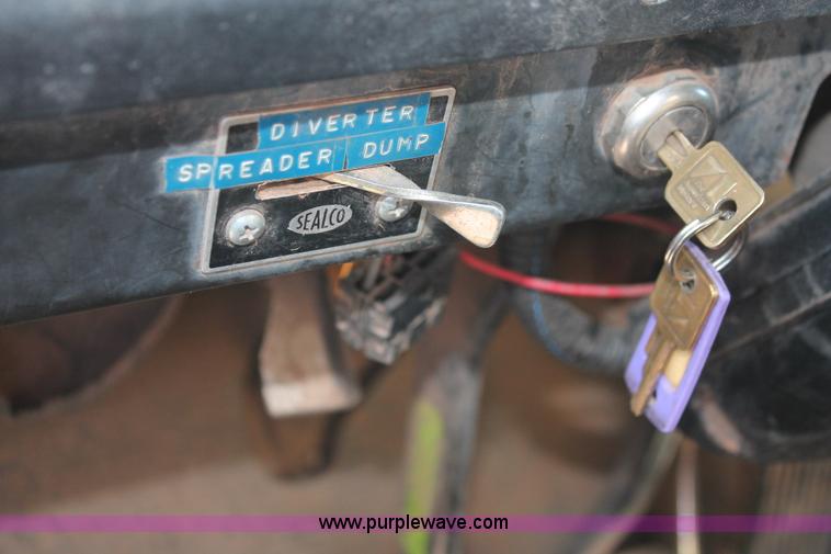 image for item AK9641 2000 International 4900 dump truck