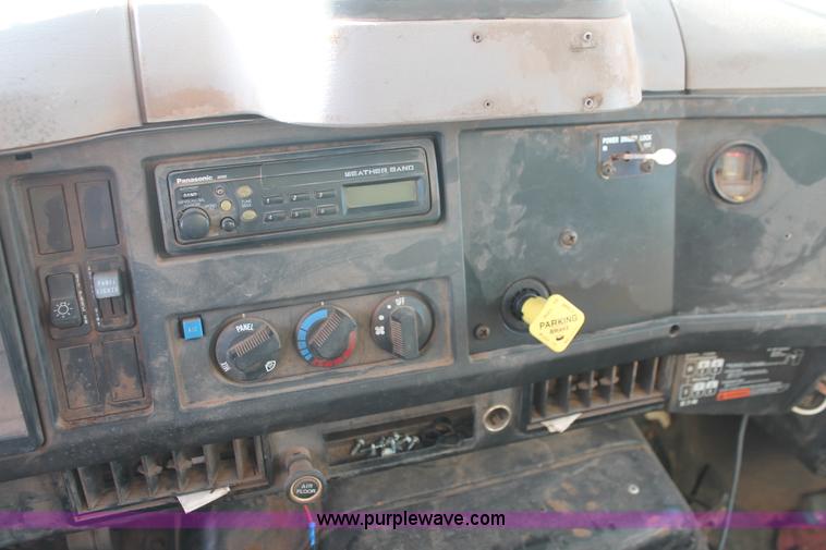 image for item AK9641 2000 International 4900 dump truck