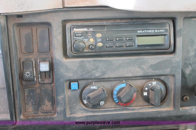 image for item AK9641 2000 International 4900 dump truck