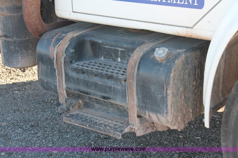 image for item AK9641 2000 International 4900 dump truck