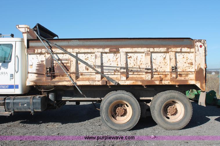 image for item AK9641 2000 International 4900 dump truck