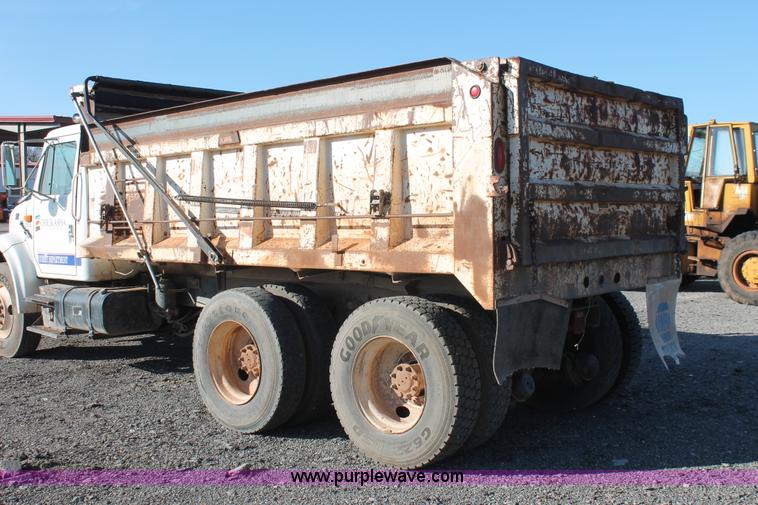 image for item AK9641 2000 International 4900 dump truck