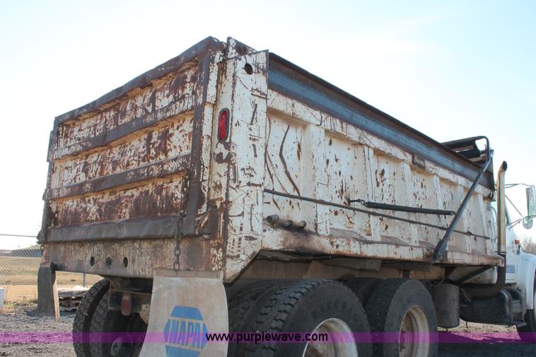 image for item AK9641 2000 International 4900 dump truck