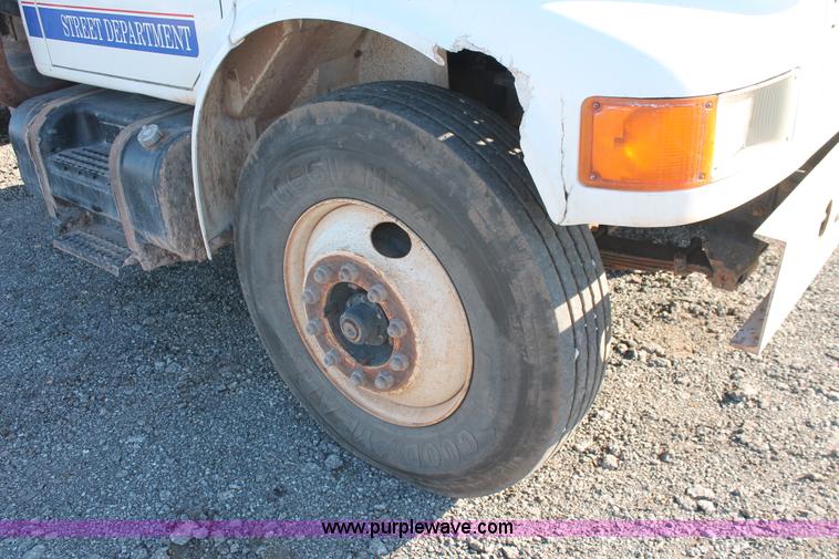 image for item AK9641 2000 International 4900 dump truck