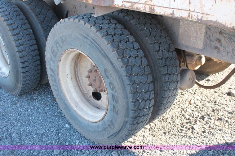 image for item AK9641 2000 International 4900 dump truck