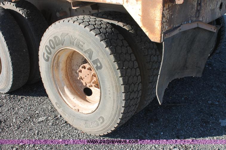 image for item AK9641 2000 International 4900 dump truck