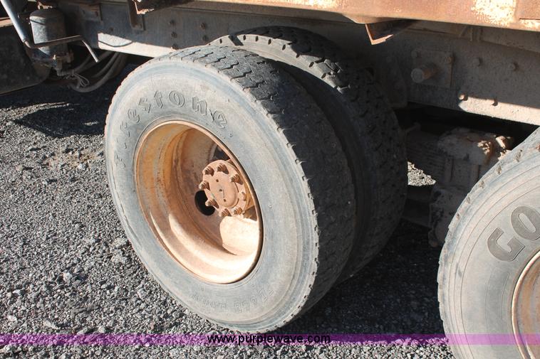 image for item AK9641 2000 International 4900 dump truck