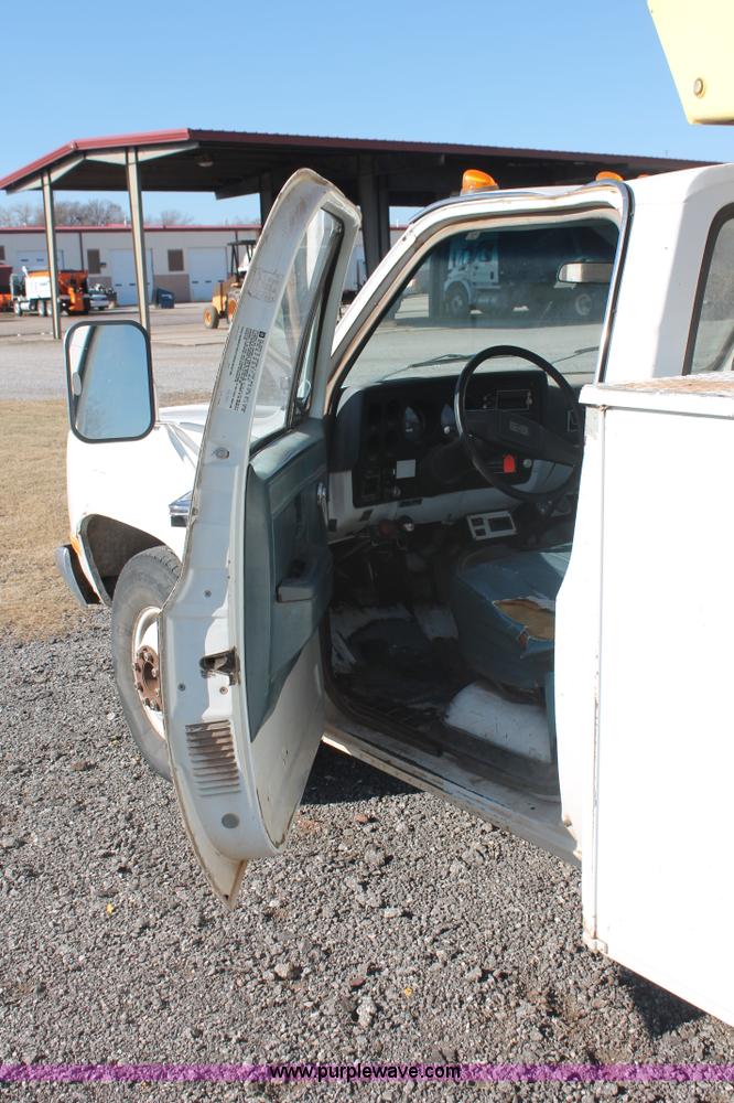 image for item AK9646 1982 Chevrolet C30 bucket truck