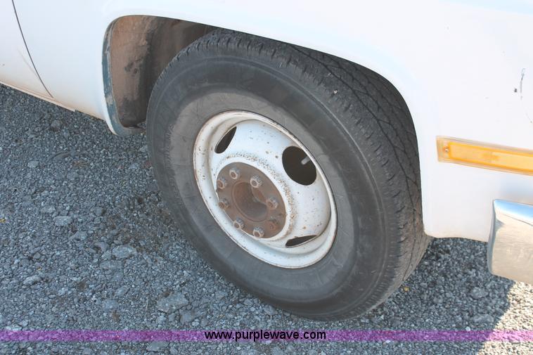 image for item AK9646 1982 Chevrolet C30 bucket truck