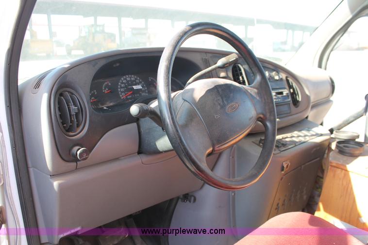 image for item AK9647 1999 Ford Econoline E350 bus