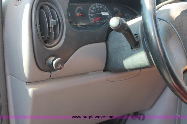 image for item AK9647 1999 Ford Econoline E350 bus