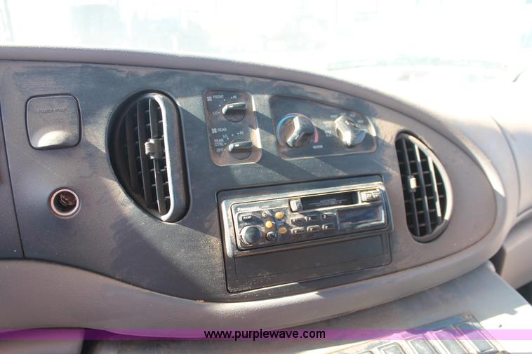 image for item AK9647 1999 Ford Econoline E350 bus