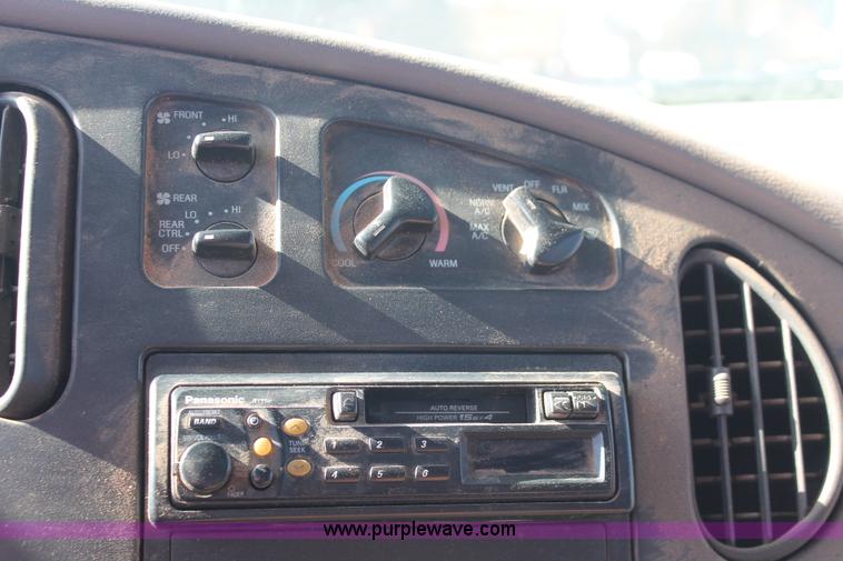 image for item AK9647 1999 Ford Econoline E350 bus