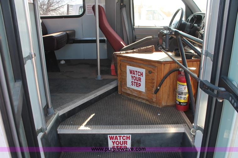 image for item AK9647 1999 Ford Econoline E350 bus