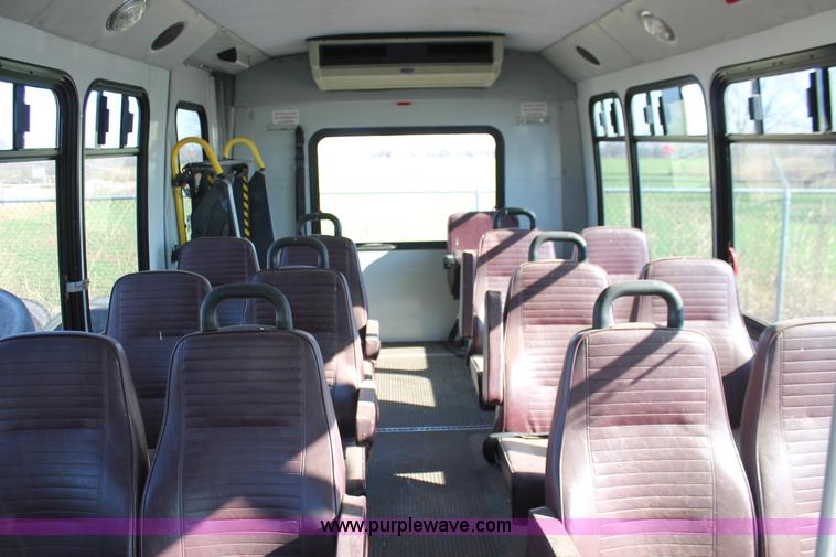 image for item AK9647 1999 Ford Econoline E350 bus