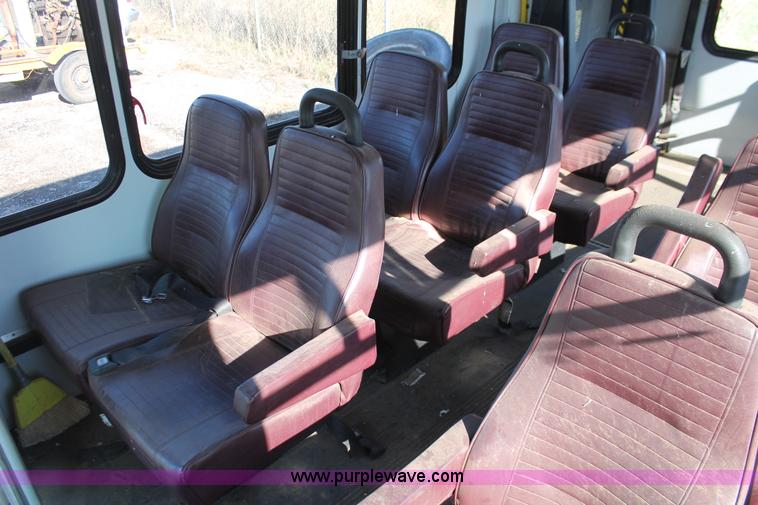 image for item AK9647 1999 Ford Econoline E350 bus