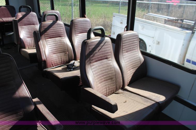 image for item AK9647 1999 Ford Econoline E350 bus